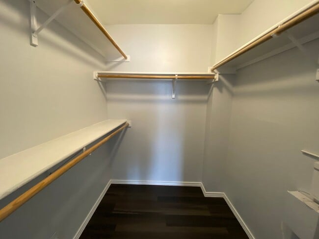 Building Photo - Newly Remodeled!