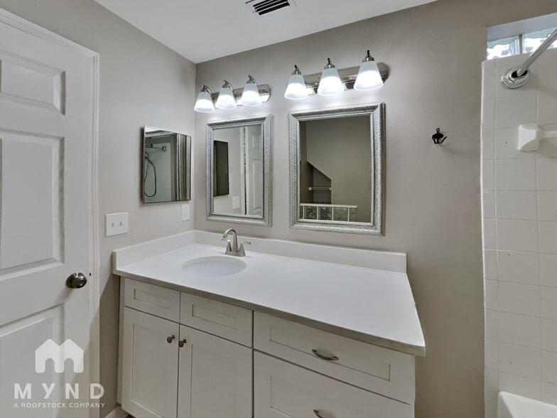 Building Photo - 6119 Sand Key Ln