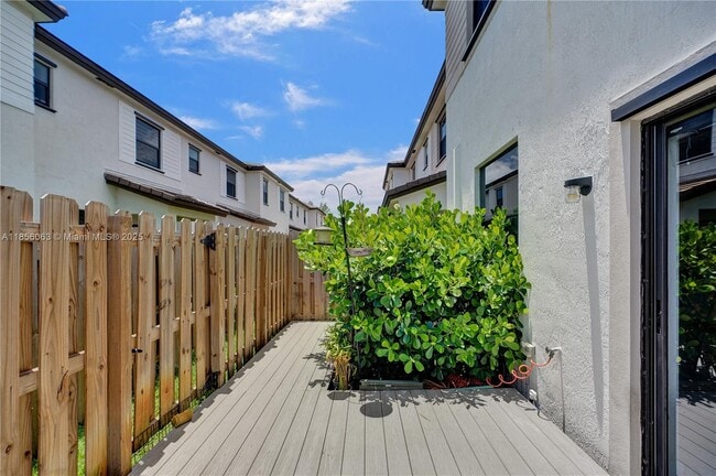 Building Photo - 213 SW 159th Ct