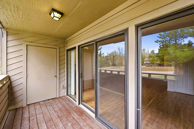 Building Photo - 23712 Pondview Pl