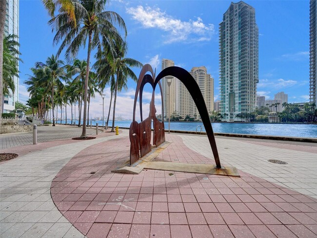 Building Photo - 300 S Biscayne Blvd