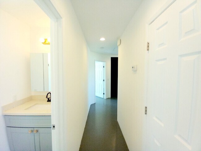 Building Photo - Fantastic Rental Opportunity in South Josh...