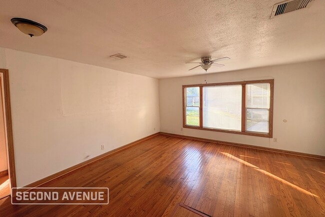 Building Photo - 5519 Shamrock St