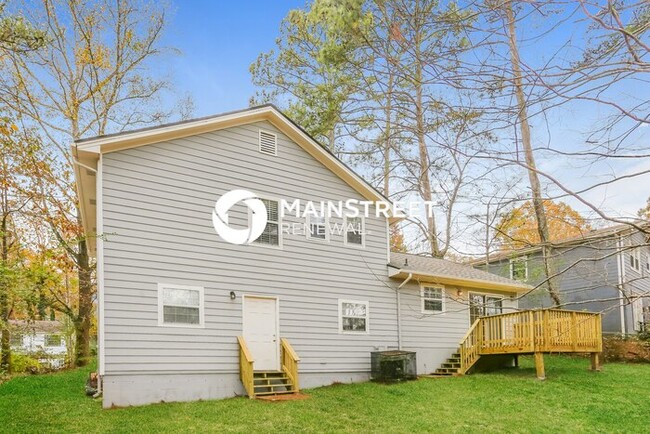 Building Photo - 2453 Crestdale Cir SE