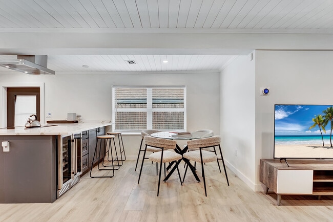 Building Photo - 320 NW 3rd Ave