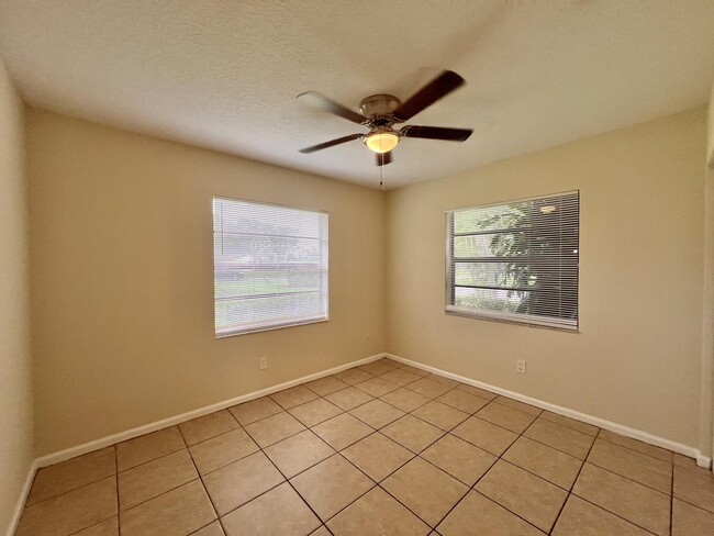 Building Photo - 423 Glenwood Dr