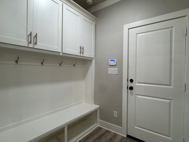 Building Photo - 7110 Alexander Dr