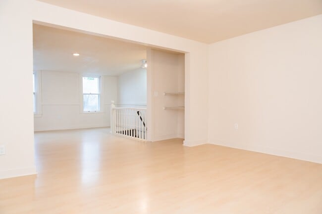 Building Photo - 3885 N 6th St