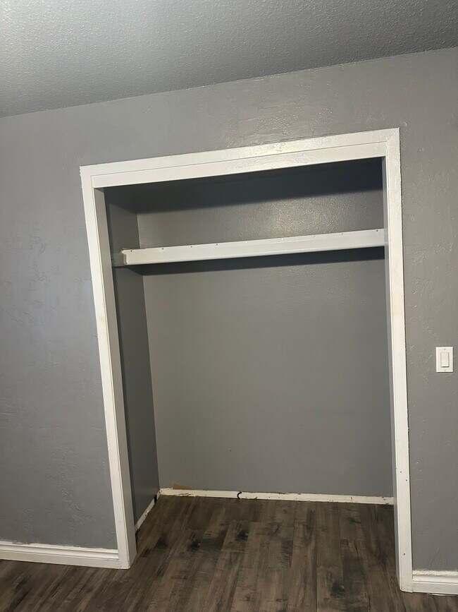 Building Photo - 524 Silcott Ct