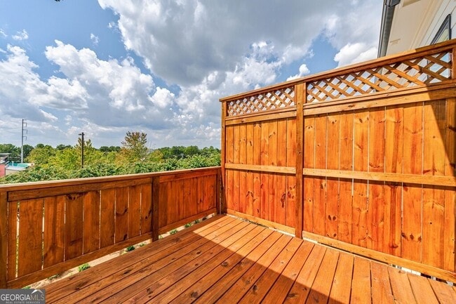 Building Photo - 10744 Davis Dr