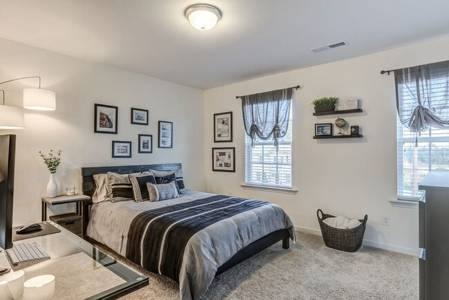 Building Photo - Luxury Townhome for rent!