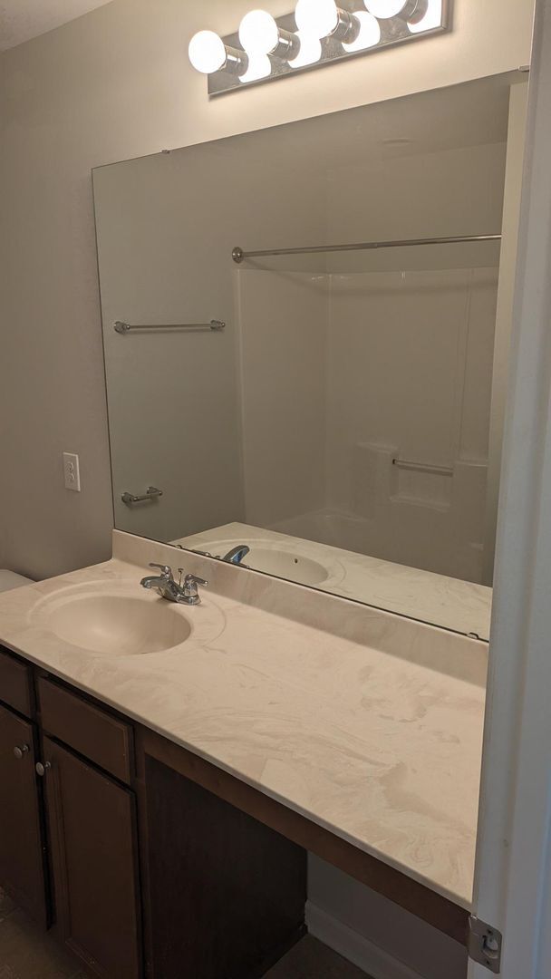 Building Photo - Welcome Home!!! Beautiful 3b 2.5b in Masse...