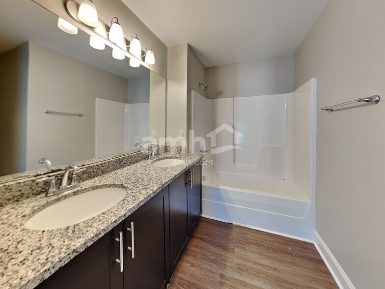 Building Photo - 5340 Tupelo St