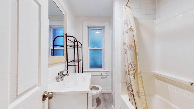 Building Photo - 22 Nash St