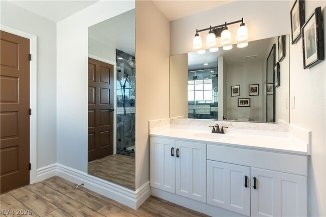 Building Photo - 2845 Queens Courtyard Dr