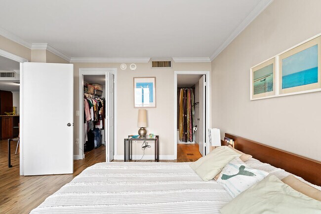 Building Photo - 5600 N Flagler Dr