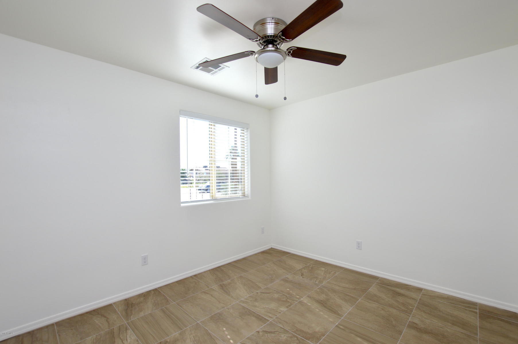 Building Photo - 10402 N 9th Ave