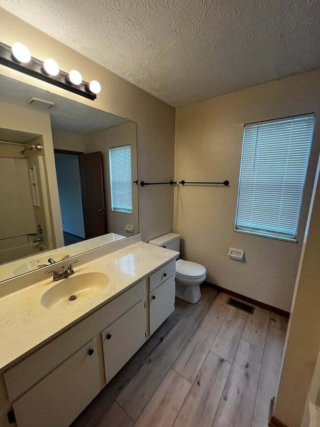 Building Photo - 5894 Aqua Bay Dr