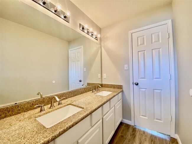 Building Photo - 6315 Holly Canyon Ct
