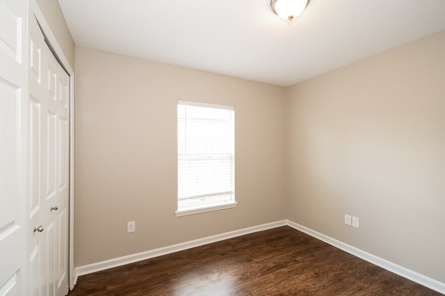 Building Photo - 2727 Cross Creek Dr