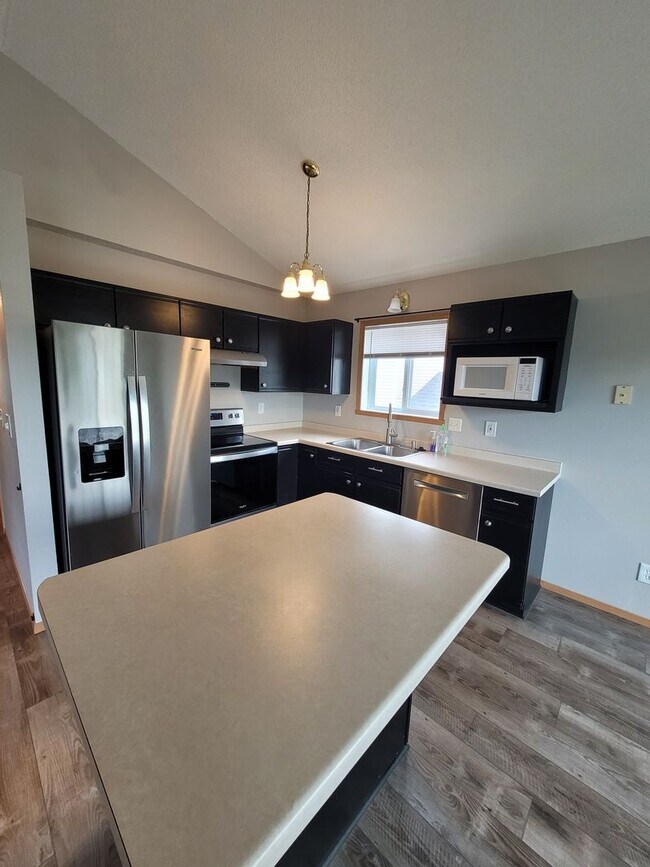 Building Photo - Quiet Neighborhood | Single Family Home | ...