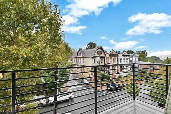 Building Photo - 59 Hauxhurst Ave