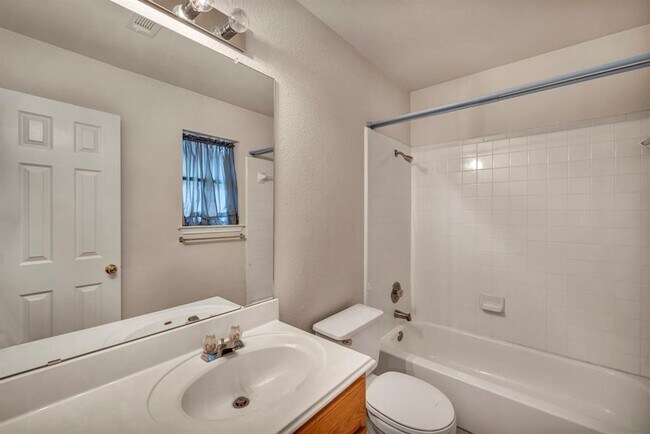 Building Photo - 216 Meadowside Dr