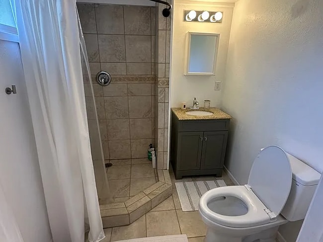 Building Photo - updated quality 4-bedroom, 2-bath home in Tacoma