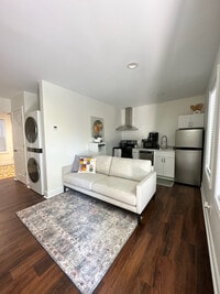 Building Photo - 107 David St