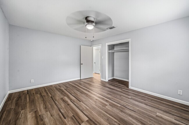 Building Photo - 5859 Flamingo Dr