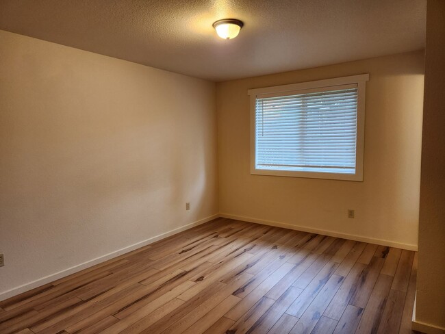 Building Photo - 3 Bedroom Rambler