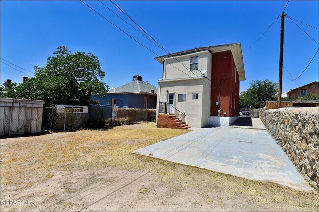 Building Photo - 612 E Nevada Ave