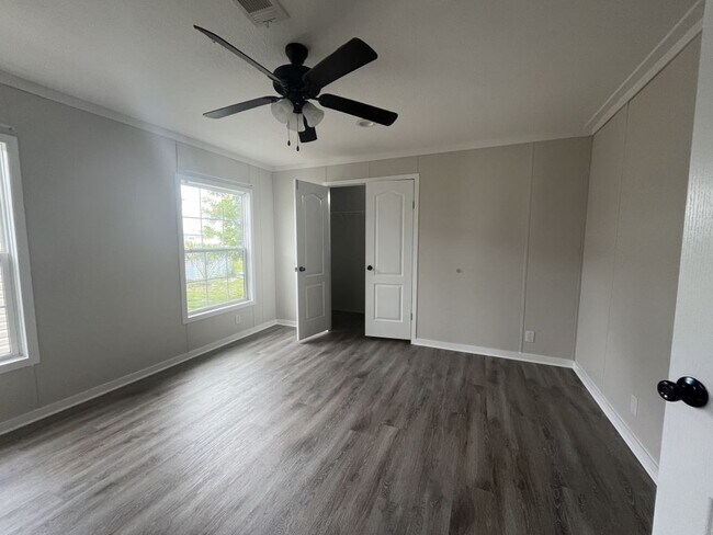 Building Photo - 266 Mongoose Ln
