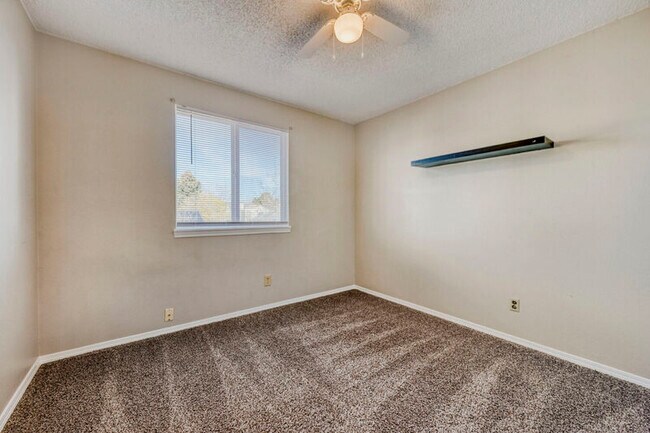 Building Photo - 8420 Ilex Dr