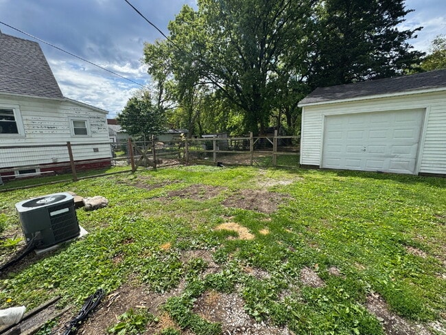 Building Photo - “It’s a Fresh Start” — Remodeled 1 Bed with Washer/Dryer Included