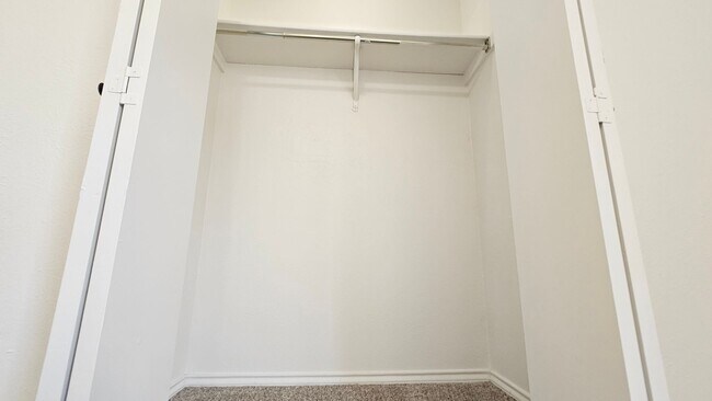 Building Photo - 544 E Windsor Dr