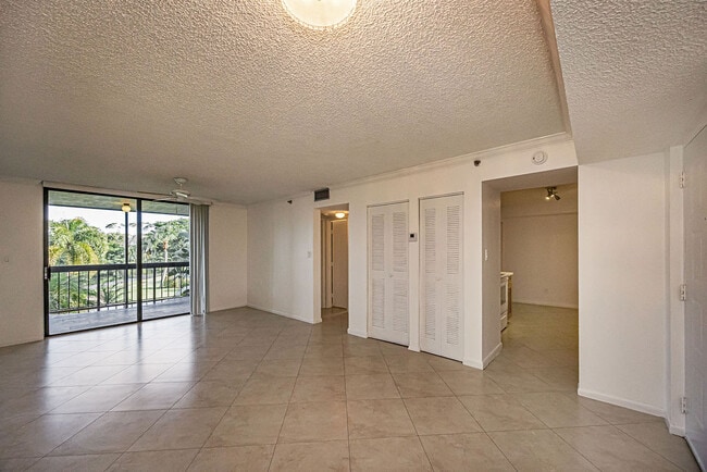 Building Photo - 1915 Lavers Cir