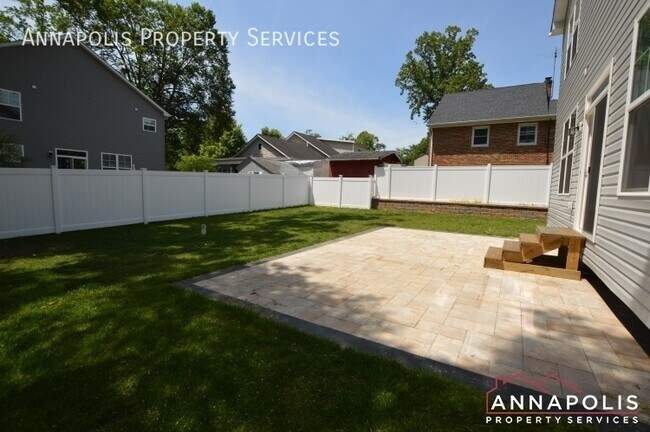 Building Photo - 503 Highland Dr