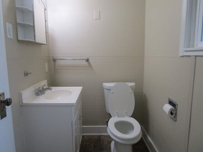 Building Photo - 3305 Tarabochia St