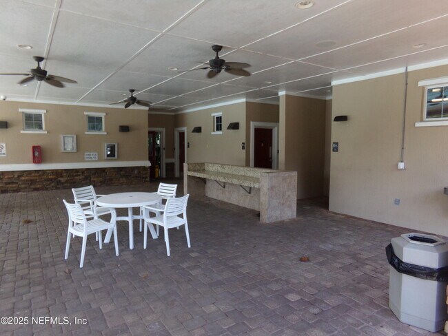 Building Photo - 13052 Sunset Lake Dr