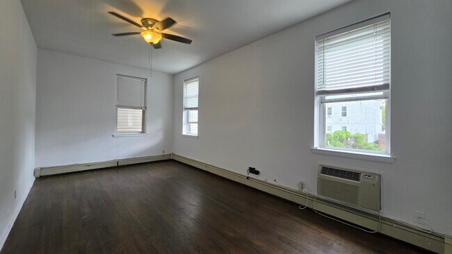 Building Photo - 139 Poplar St
