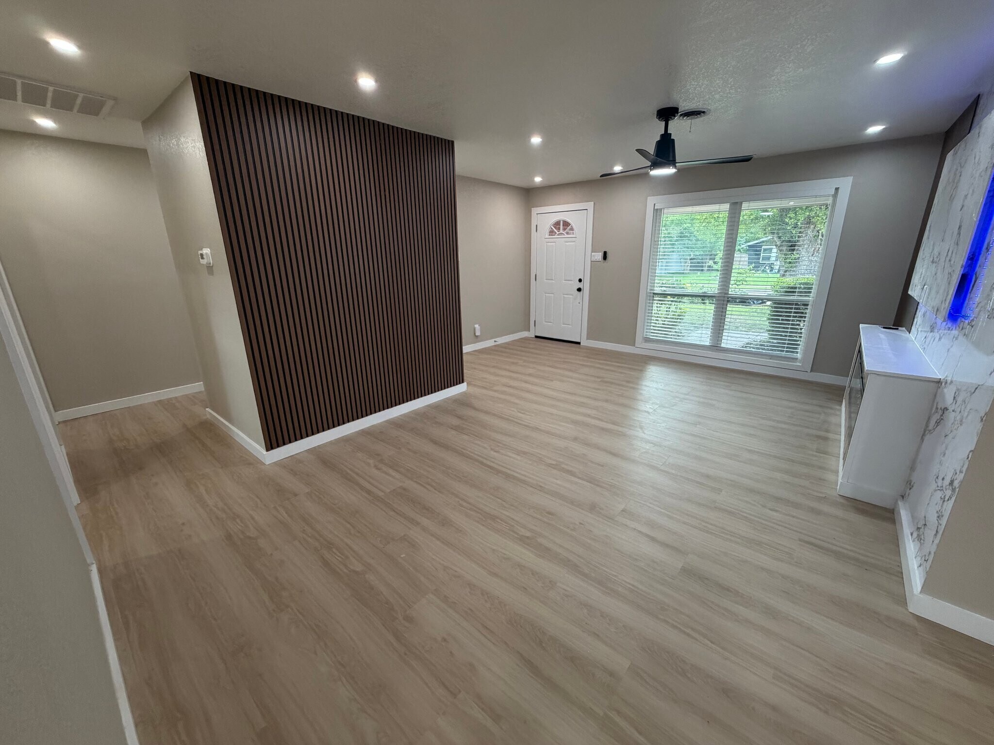 Building Photo - 302 N Cottonwood Dr