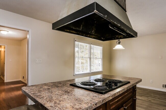 Building Photo - 832 Lost Creek Cir