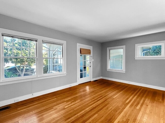 Building Photo - 811 Highland Ave