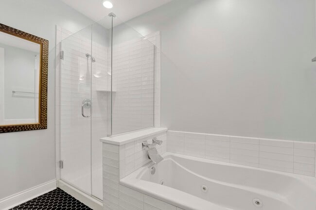 Building Photo - 330 N Clinton St