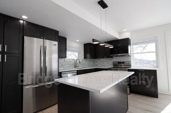 Building Photo - 107 Shoup St