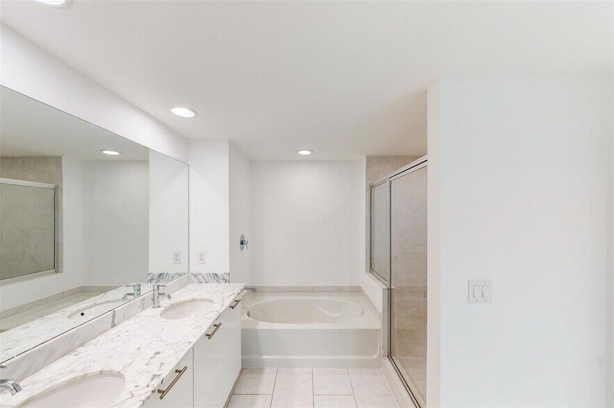 Building Photo - 951 Brickell Ave