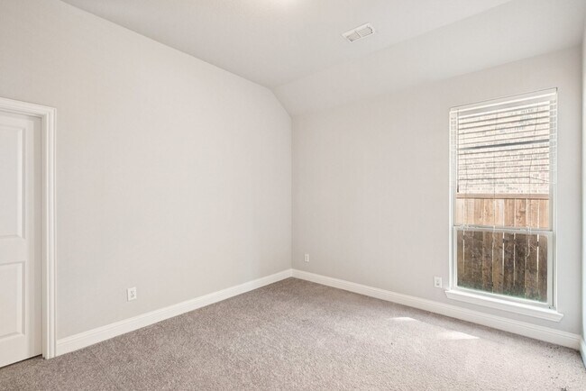 Building Photo - 1709 Everitt Trail