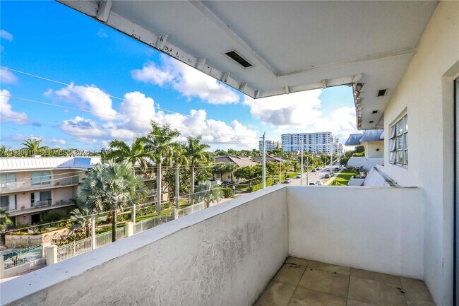 Building Photo - 7410 SW 82nd St