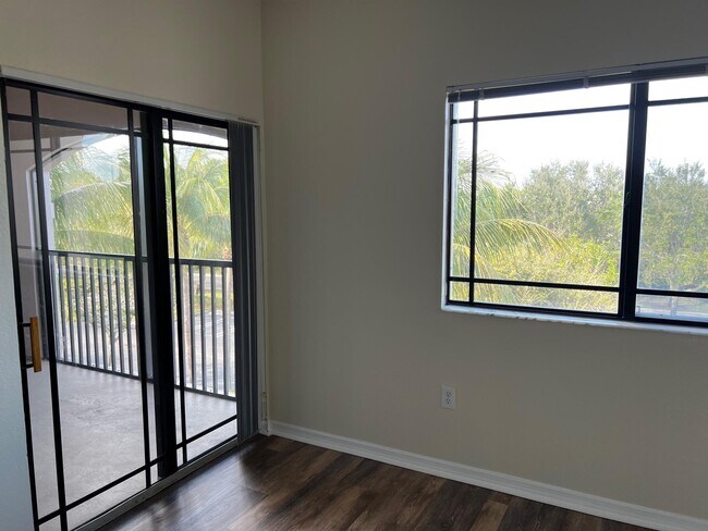 Building Photo - 2802 Sarento Pl